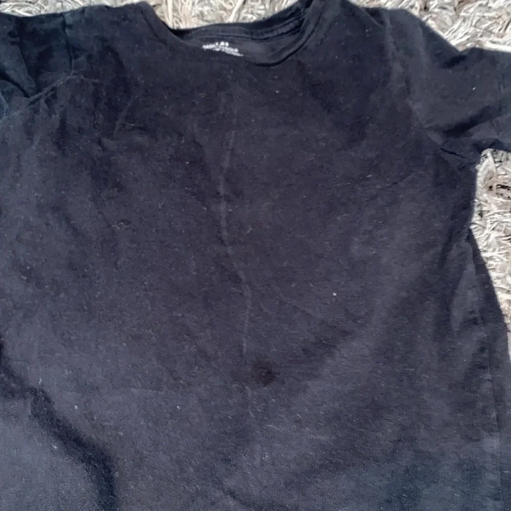 H&M t shirt bundle 2-4 years some signs of wear see pics. - Picture 3 of 4